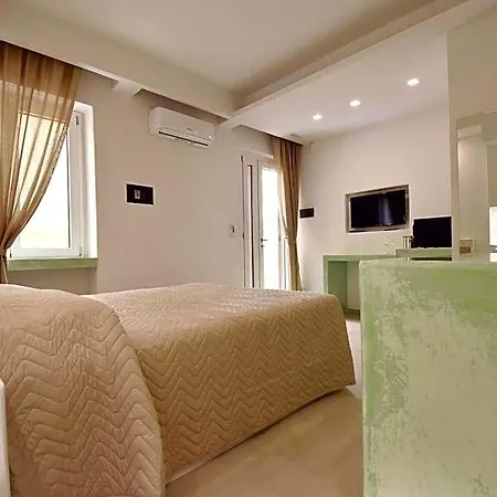 לינה וארוחת בוקר San Gabriele Relais 3*